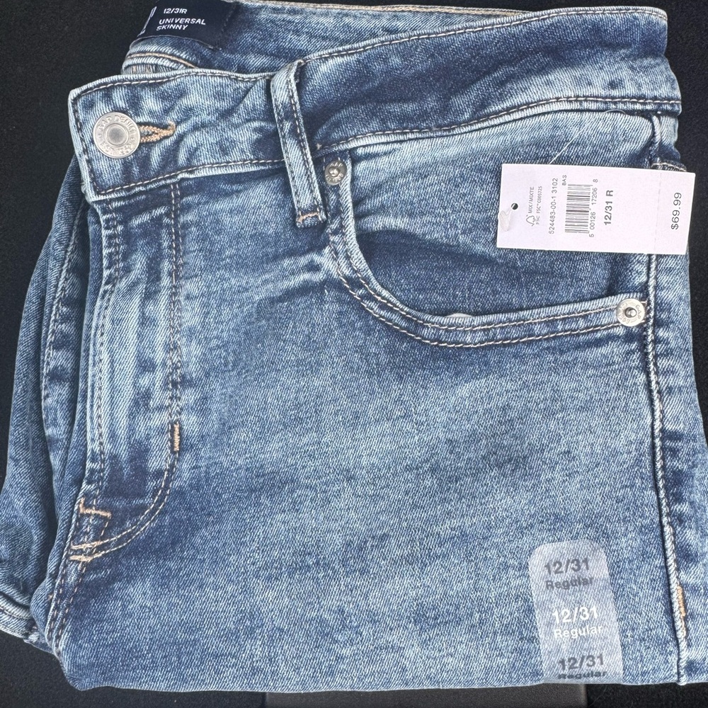 Gap women’s skinny distressed jeans